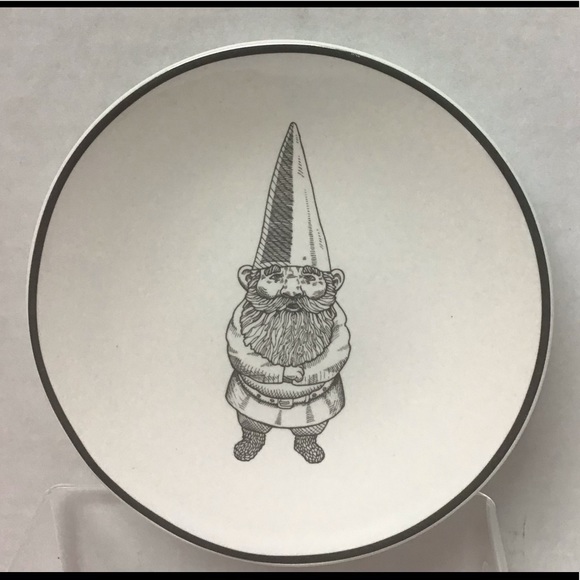 Simply Girls Home Accessories Other - Set of (4) 5” “Gnome” Small Round Plates